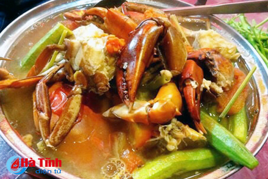 Mới đầu mùa, biển Thạch Bằng đã dập dìu du khách