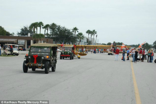 thi tran nguoi dan di may bay rieng de an sang