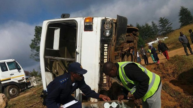 xe buyt dam xe tai phat no lam it nhat 20 tre em thiet mang