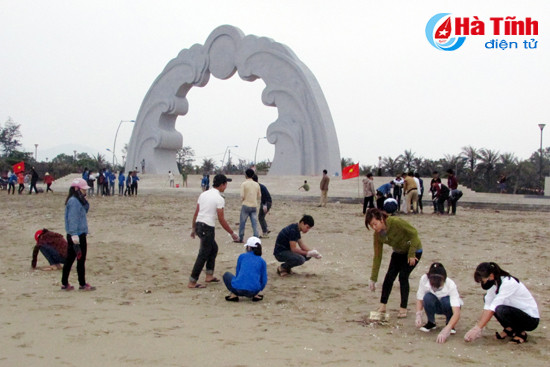 hon 500 dvtn nghi xuan ra quan lam sach bai bien