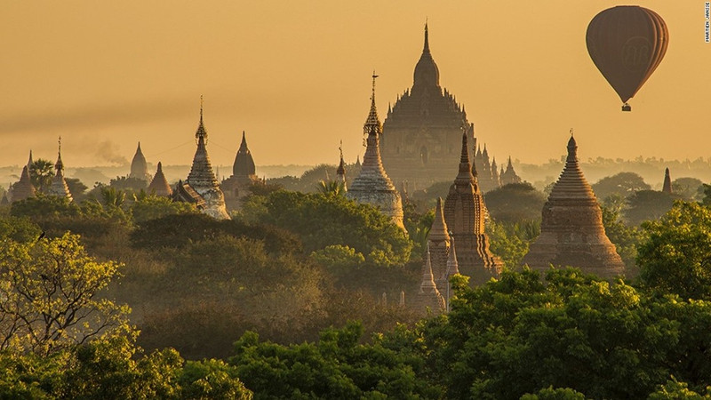 Bagan (Myanmar): Thành phố cổ Bagan là một quần thể gồm hơn 2.000 ngôi đền Phật giáo được xây dựng vào thế kỷ 11, nằm dọc theo sông Irrawaddy. nhung thanh pho co kinh chon giau nen van minh nhan loai