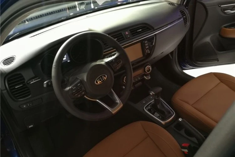 kia ra mat k2 cross moi chot gia gan 300 trieu dong