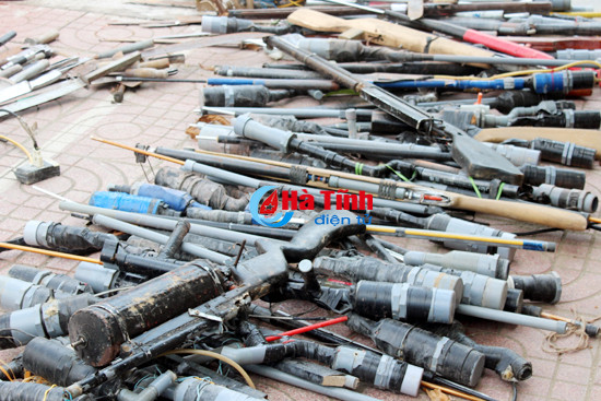 tieu huy hang tram khau sung dao kiem gay goc