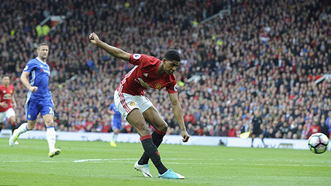 m u ha chelsea thoi lua vao cuoc dua vo dich