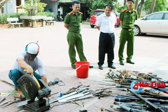 tieu huy hang tram khau sung dao kiem gay goc