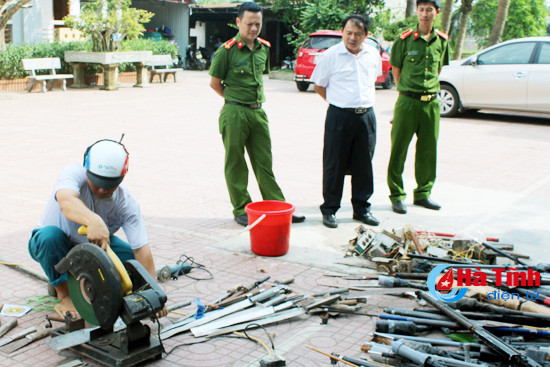 tieu huy hang tram khau sung dao kiem gay goc