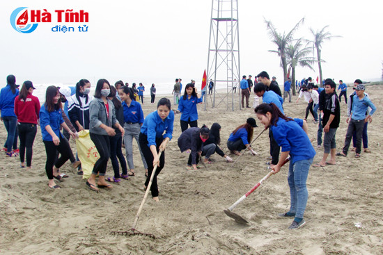 hon 500 dvtn nghi xuan ra quan lam sach bai bien