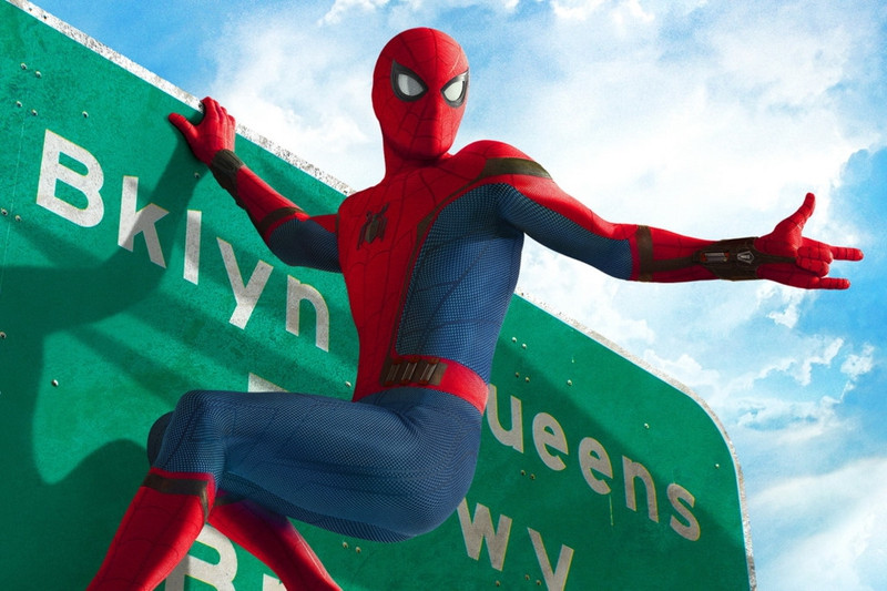 Spider-Man: Homecoming - 7/7: Sony hợp tác với Marvel Studios để tái khởi động thương hiệu Người Nhện. Spider-Man do Tom Holland nhập vai vốn đã xuất hiện từ bom tấn Captain America: Civil War (2016) và rất được khán giả mến mộ. Trong bộ phim riêng, nhờ được Iron Man (Robert Downey Jr.) giúp đỡ, Peter Parker quyết tâm tiêu diệt Vulture (Michael Keaton) - kẻ mang mối tư thù với các siêu anh hùng và đang gây náo loạn New York. Ảnh: Sony. 20 phim bom tan khong the bo qua trong mua he 2017