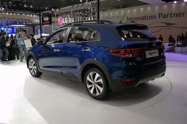 kia ra mat k2 cross moi chot gia gan 300 trieu dong