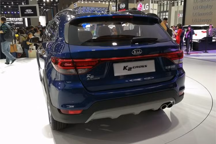 kia ra mat k2 cross moi chot gia gan 300 trieu dong