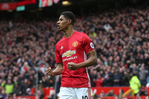 m u ha chelsea thoi lua vao cuoc dua vo dich