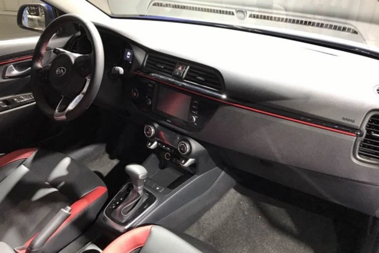 kia ra mat k2 cross moi chot gia gan 300 trieu dong