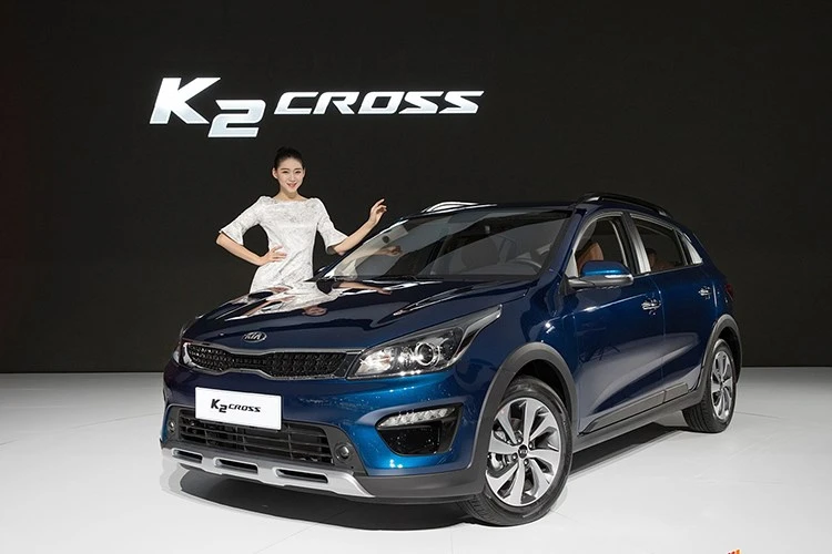 kia ra mat k2 cross moi chot gia gan 300 trieu dong