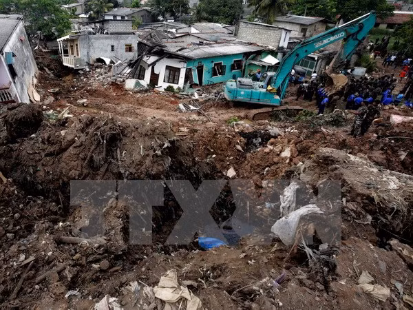 sri lanka so tan khan cap hang nghin nguoi sau vu sap nui rac