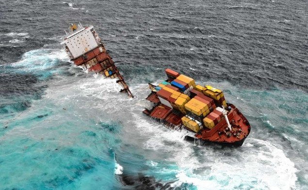 chim tau ngoai khoi ban dao crimea 11 nguoi mat tich