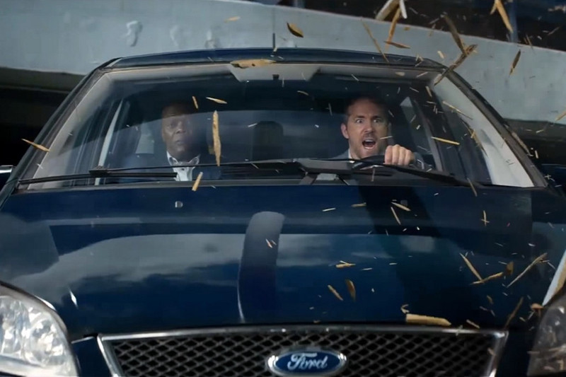 Hitman’s Bodyguard - 11/8: Trong bộ phim hài - hành động của Patrick Hughes, một chàng vệ sĩ (Ryan Reynolds) bất đắc dĩ phải phục vụ cho một sát thủ (Samuel L. Jackson) - người cũng là kẻ thù cũ của anh. Do có cùng mục tiêu tiêu diệt (Gary Oldman), họ buộc phải học cách làm việc với nhau. Phim gây tò mò cho khán giả bởi trailer hài hước cùng sự góp mặt của hai ngôi sao quen mặt trong dòng phim siêu anh hùng. Ảnh: Summit. 20 phim bom tan khong the bo qua trong mua he 2017