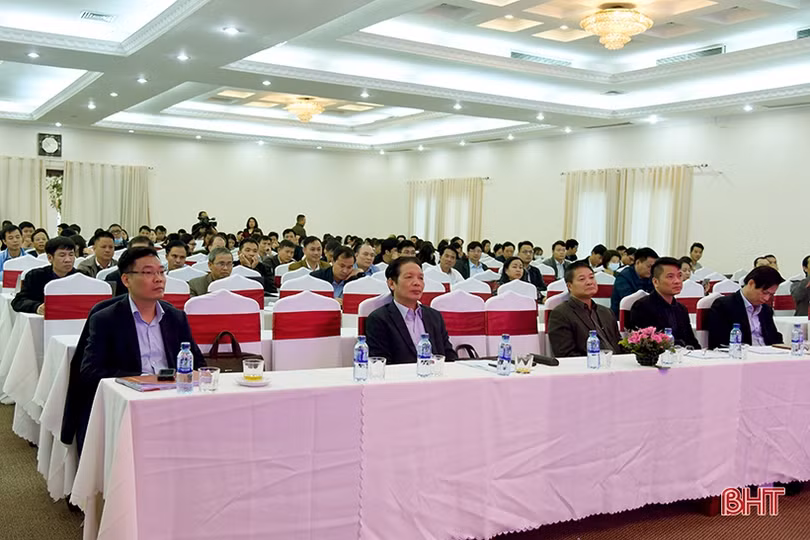 Bồi dưỡng kiến thức cho hơn 300 phóng viên, biên tập viên về tuyên truyền Đại hội Đảng lần thứ XIII