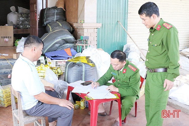 Hà Tĩnh: Phát hiện cơ sở làm giả 9.000 gói trà xanh Tân Cương - Thái Nguyên