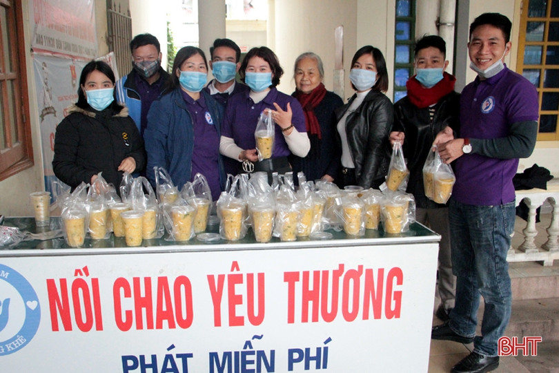 Phát 200 suất cháo miễn phí cho bệnh nhân nghèo