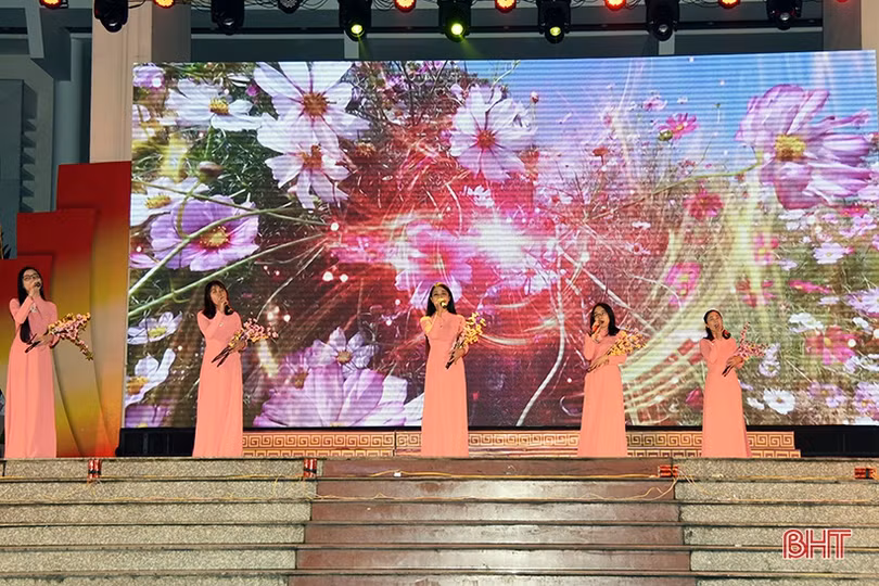 Thành phố Hà Tĩnh rộn ràng giai điệu chào mừng năm mới 2021 