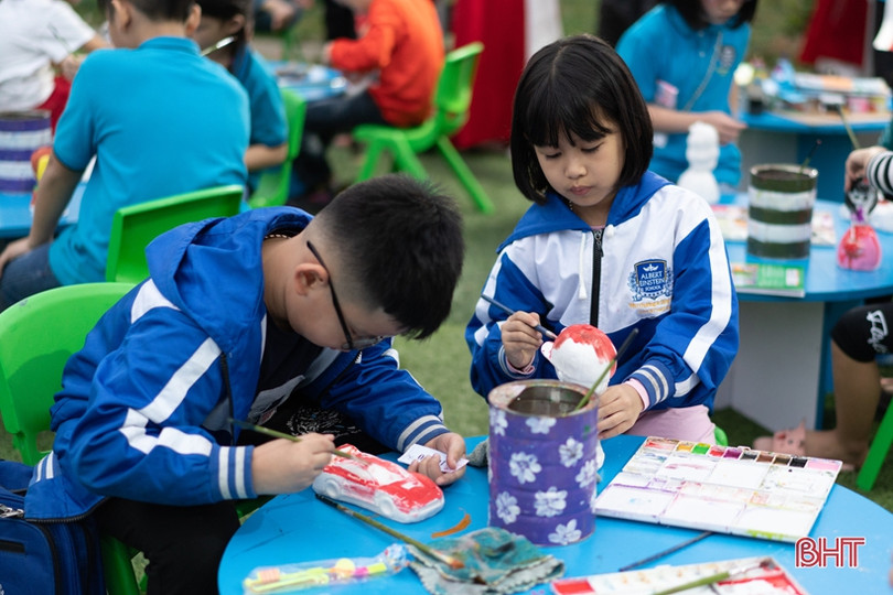 Rộn ràng “phiên chợ cuối năm” ở Trường Phổ thông liên cấp Albert Einstein