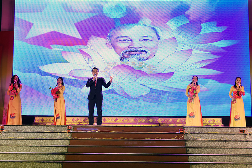 Thành phố Hà Tĩnh rộn ràng giai điệu chào mừng năm mới 2021 