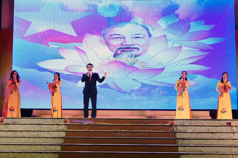 Thành phố Hà Tĩnh rộn ràng giai điệu chào mừng năm mới 2021 