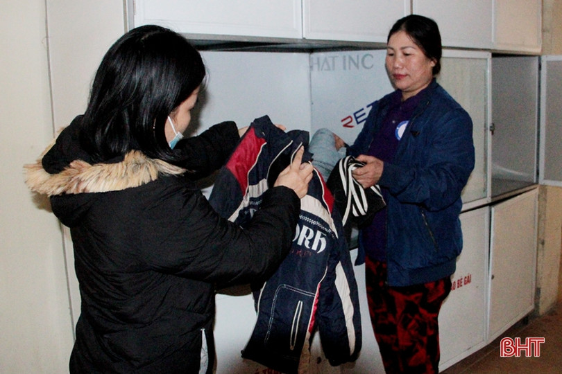 Phát 200 suất cháo miễn phí cho bệnh nhân nghèo