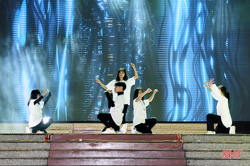 Thành phố Hà Tĩnh rộn ràng giai điệu chào mừng năm mới 2021 