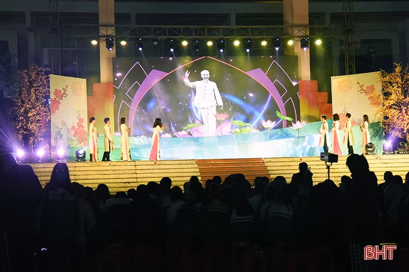 Thành phố Hà Tĩnh rộn ràng giai điệu chào mừng năm mới 2021 