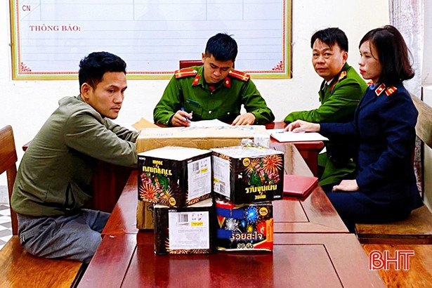 Công an Hà Tĩnh liên tiếp bắt giữ các đối tượng buôn bán pháo nổ