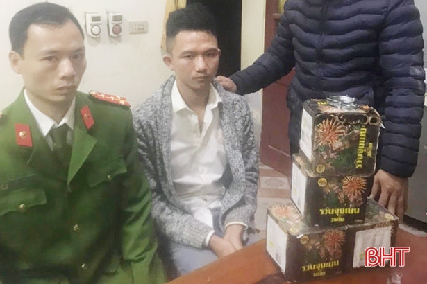 Công an Cẩm Xuyên bắt quả tang 2 vụ vận chuyển pháo trong đêm