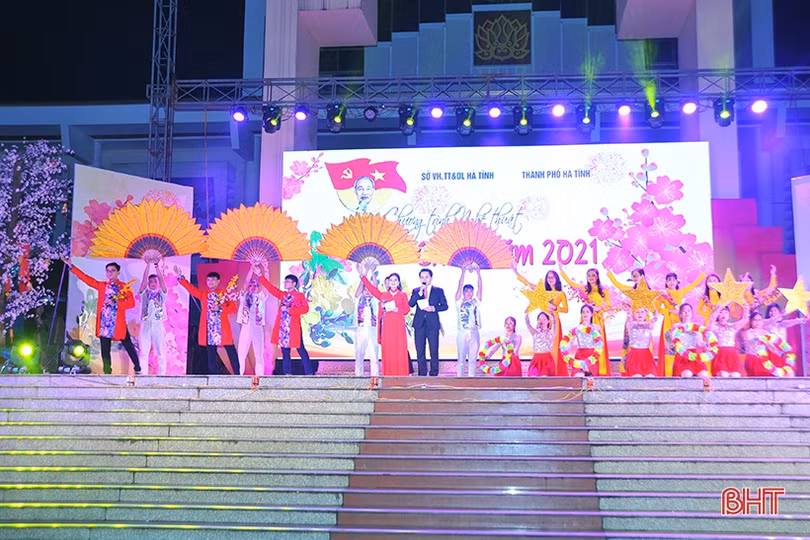 Thành phố Hà Tĩnh rộn ràng giai điệu chào mừng năm mới 2021 