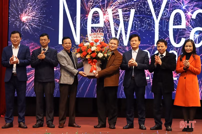 Chủ tịch UBND tỉnh Hà Tĩnh động viên công tác quyết toán cuối năm