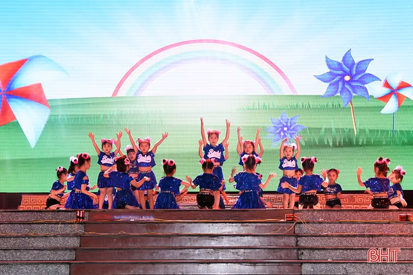 Thành phố Hà Tĩnh rộn ràng giai điệu chào mừng năm mới 2021 