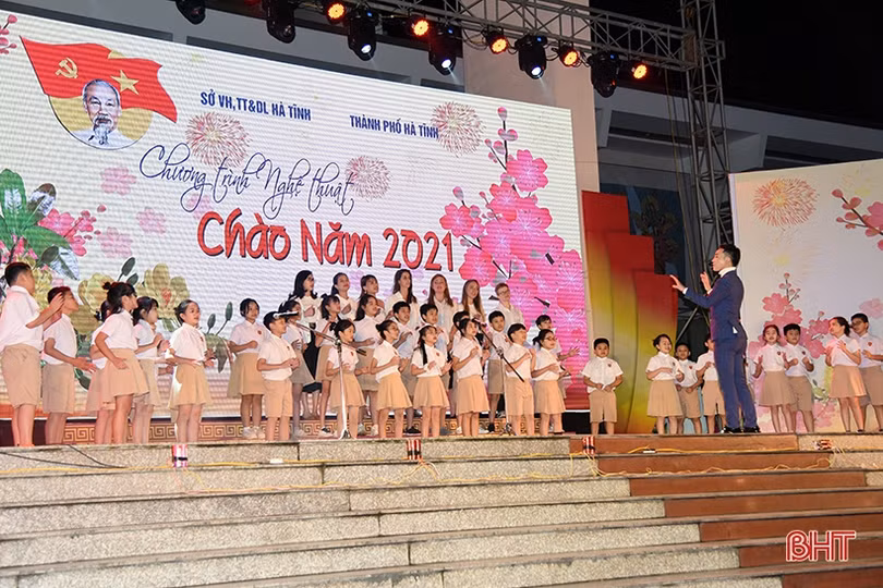 Thành phố Hà Tĩnh rộn ràng giai điệu chào mừng năm mới 2021 