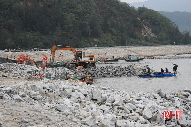 Gần 46 tỷ đồng nâng cấp đê Tân Long