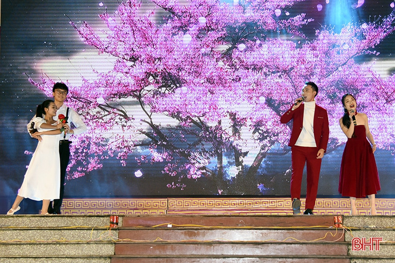 Thành phố Hà Tĩnh rộn ràng giai điệu chào mừng năm mới 2021 