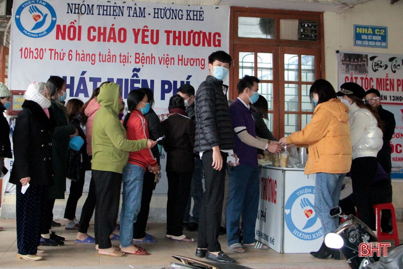 Phát 200 suất cháo miễn phí cho bệnh nhân nghèo