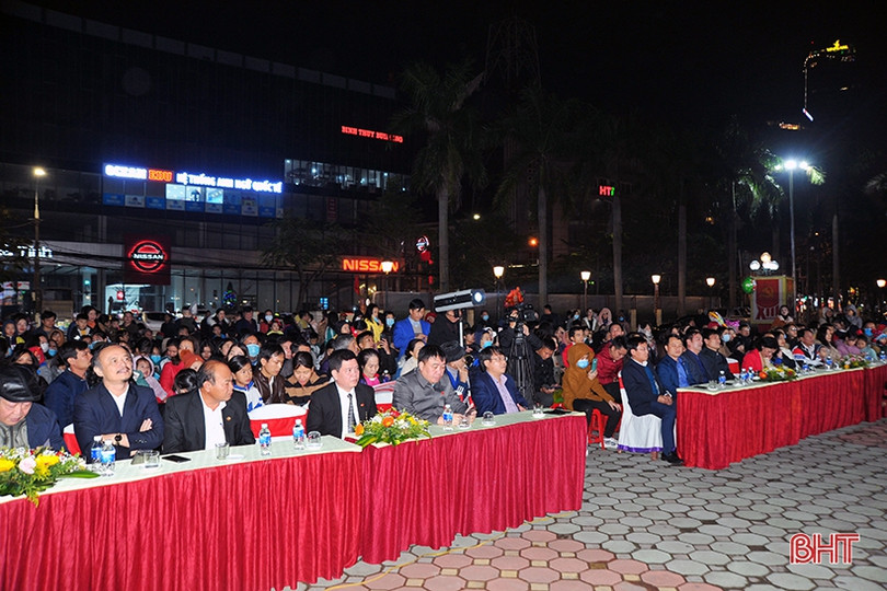 Thành phố Hà Tĩnh rộn ràng giai điệu chào mừng năm mới 2021 