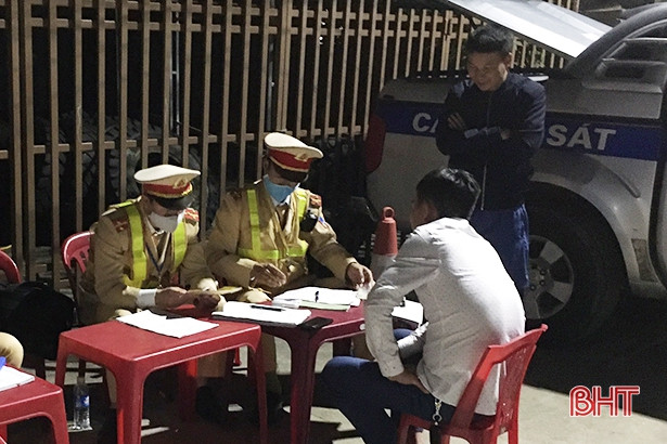 Công an Thạch Hà xử phạt 30 lái xe vi phạm nồng độ cồn 150 triệu đồng