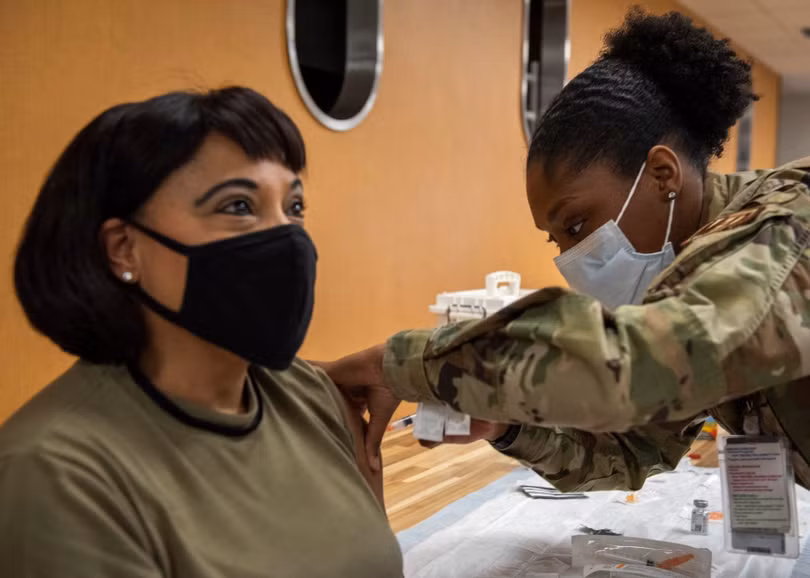 Lính Mỹ đồn trú tại Nhật Bản, Hàn Quốc tiêm vaccine ngừa Covid-19