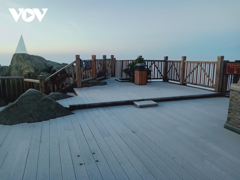 Ngắm sương muối, băng giá trên đỉnh Fansipan