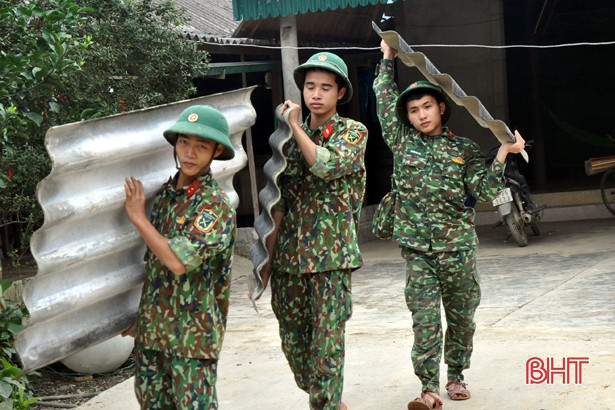 Chiến sĩ Lữ đoàn 80 giúp xã miền núi Hà Tĩnh xây dựng nông thôn mới