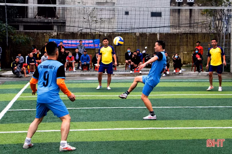 Bóng đá qua lưới: Môn thể thao “lạ” thu hút giới trẻ Hà Tĩnh