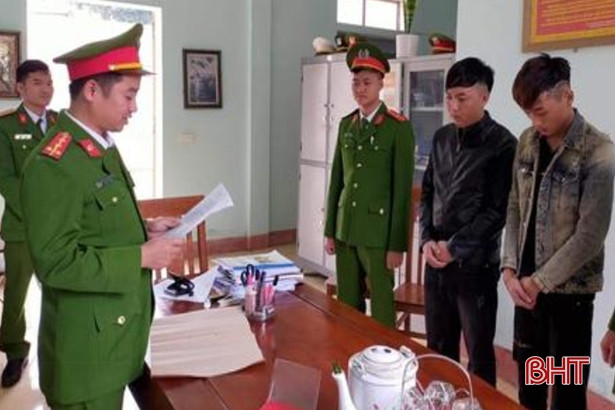 Mâu thuẫn cá nhân, nhờ người đến trường đánh “dằn mặt” khiến bạn vỡ thận