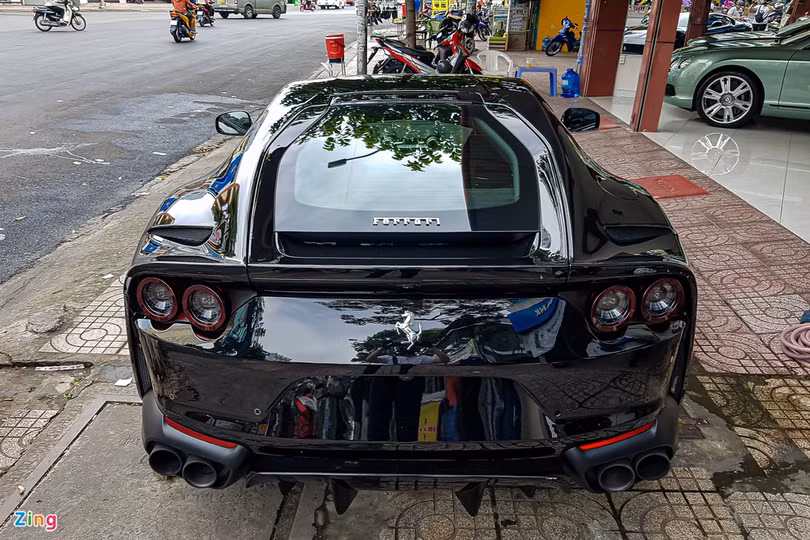 Chi tiết Ferrari 812 Superfast thứ 2 tại Việt Nam