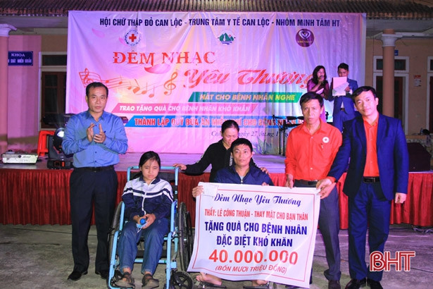 Hơn 100 triệu đồng đến với bệnh nhân nghèo Can Lộc trong “Đêm nhạc yêu thương”