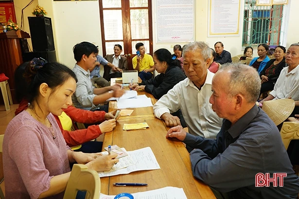 Sớm hóa giải “bất tiện” trong chi trả an sinh xã hội qua ATM ở Hà Tĩnh