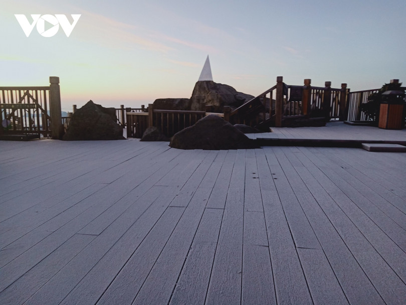 Ngắm sương muối, băng giá trên đỉnh Fansipan